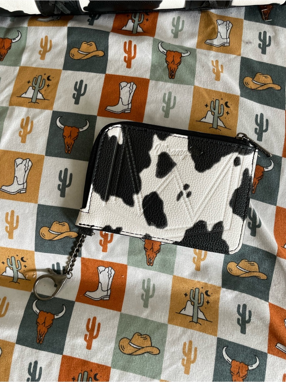 Wrangler Black & White Cowhide Accent Mini Tote Purse/Crossbody/Keychain Wallet - Picture 9 of 10